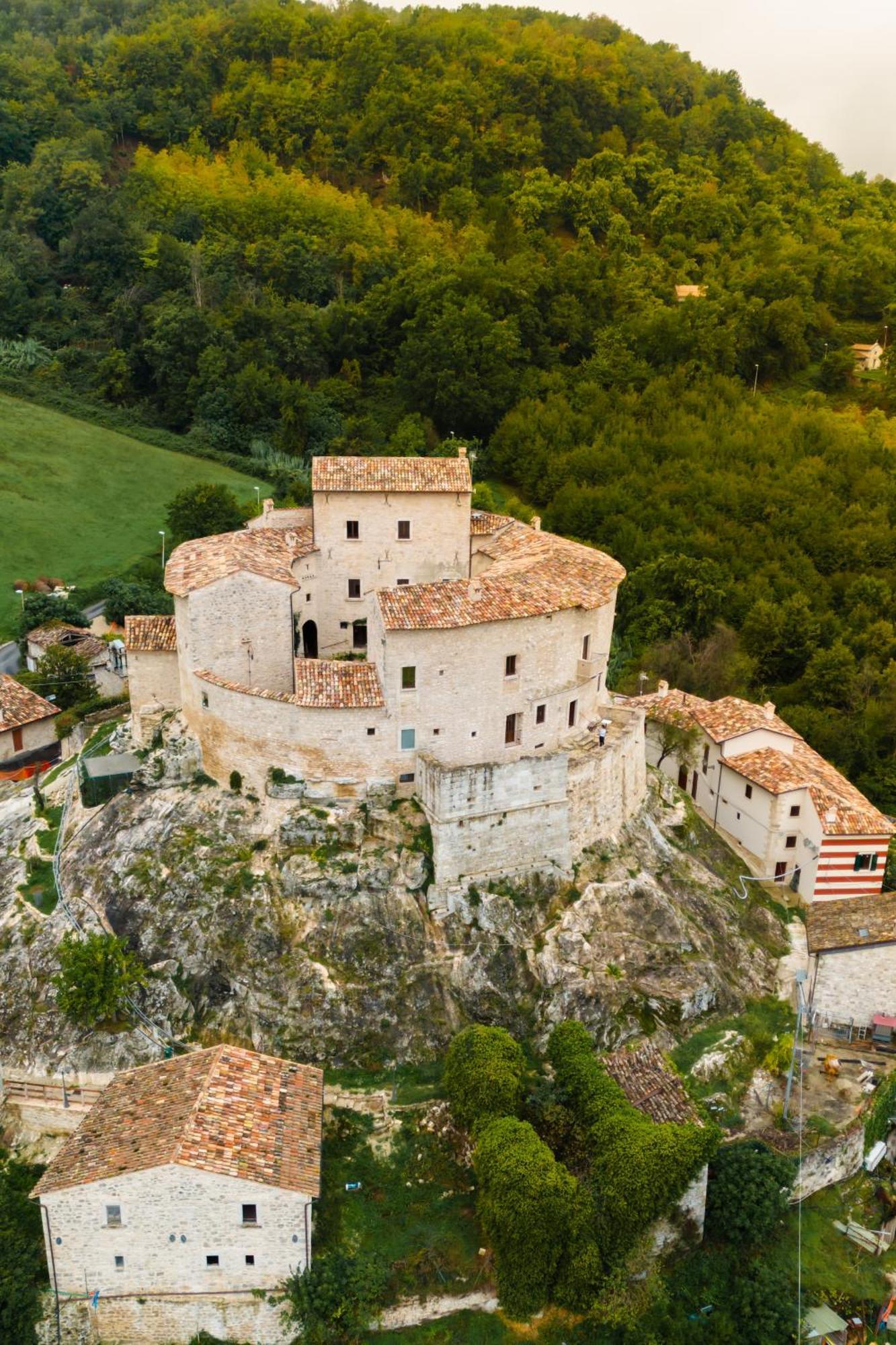 Castel Di Luco Hotell Acquasanta Terme Exteriör bild